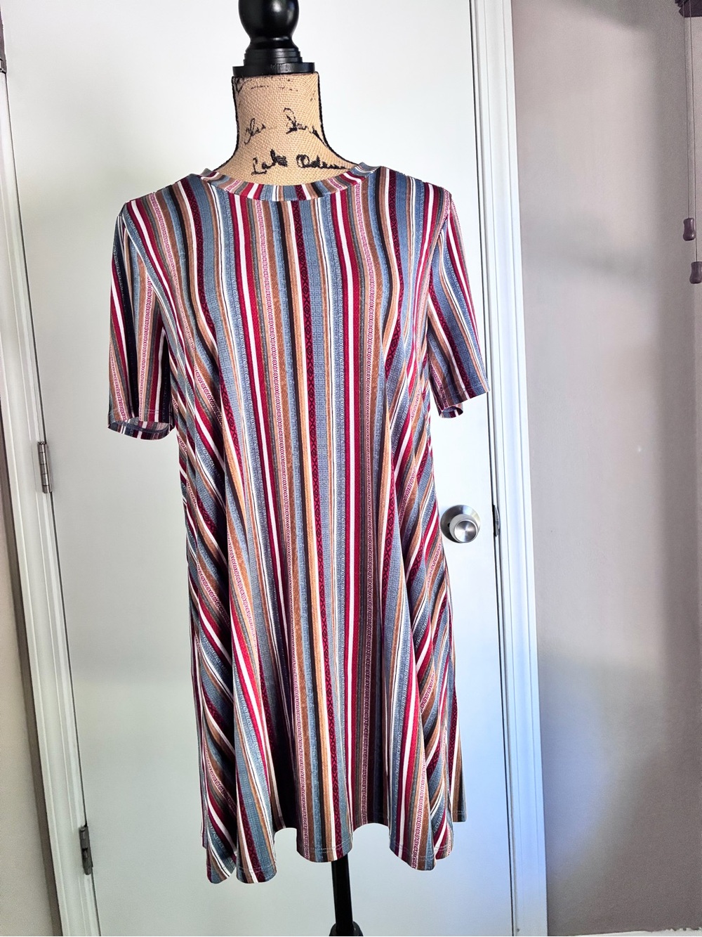 BCBGeneration Multicolor Vertical Stripe Short Sleeve Swing Dress